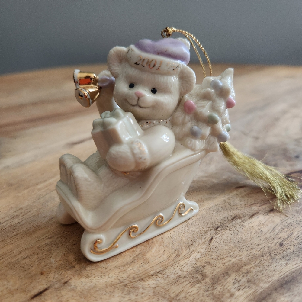 Lenox Annual Teddy Bear Ornament - Teddy's Sleigh Ride - 2001